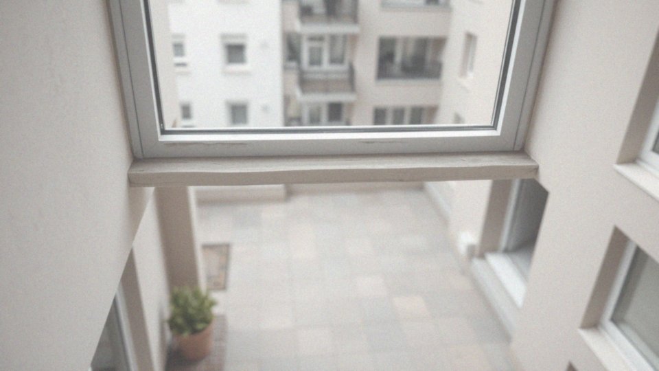 Jaka powinna być odległość między górną krawędzią podokiennika a podłogą na kondygnacjach poniżej 25 m?